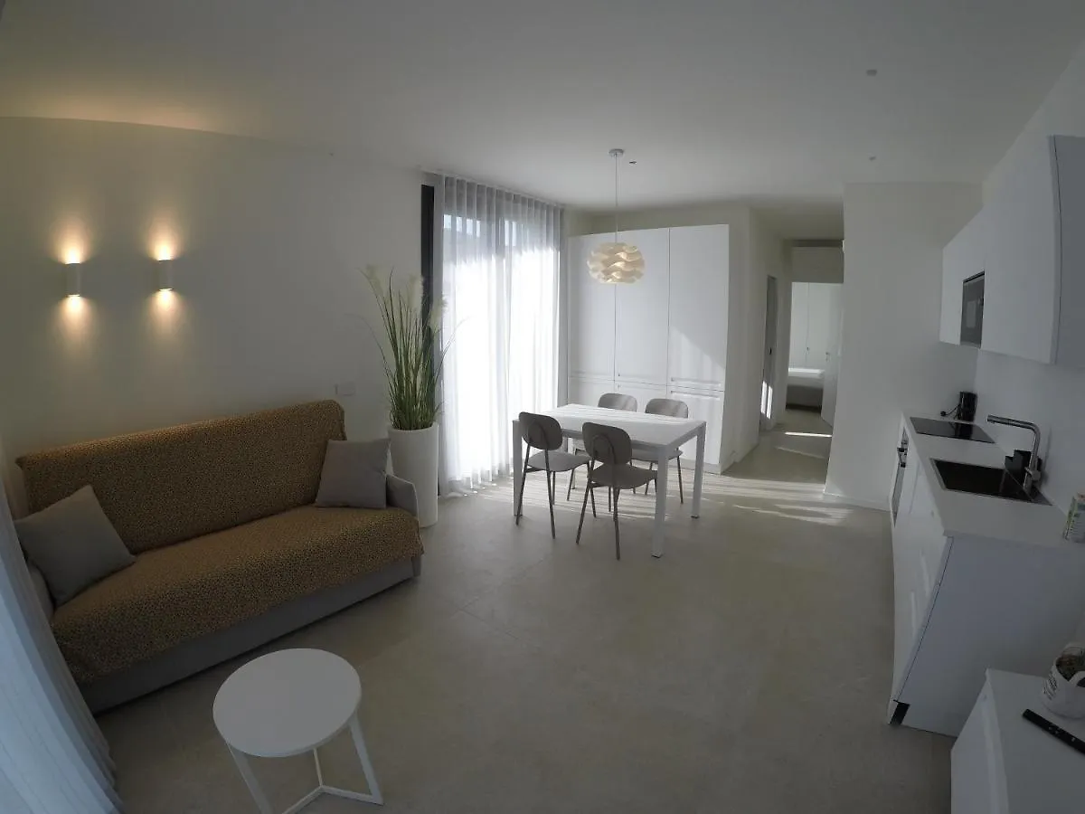 Suite Serenissima Bilocale Con Terrazzo Frontemare - Agenzia Cocal Caorle Itália